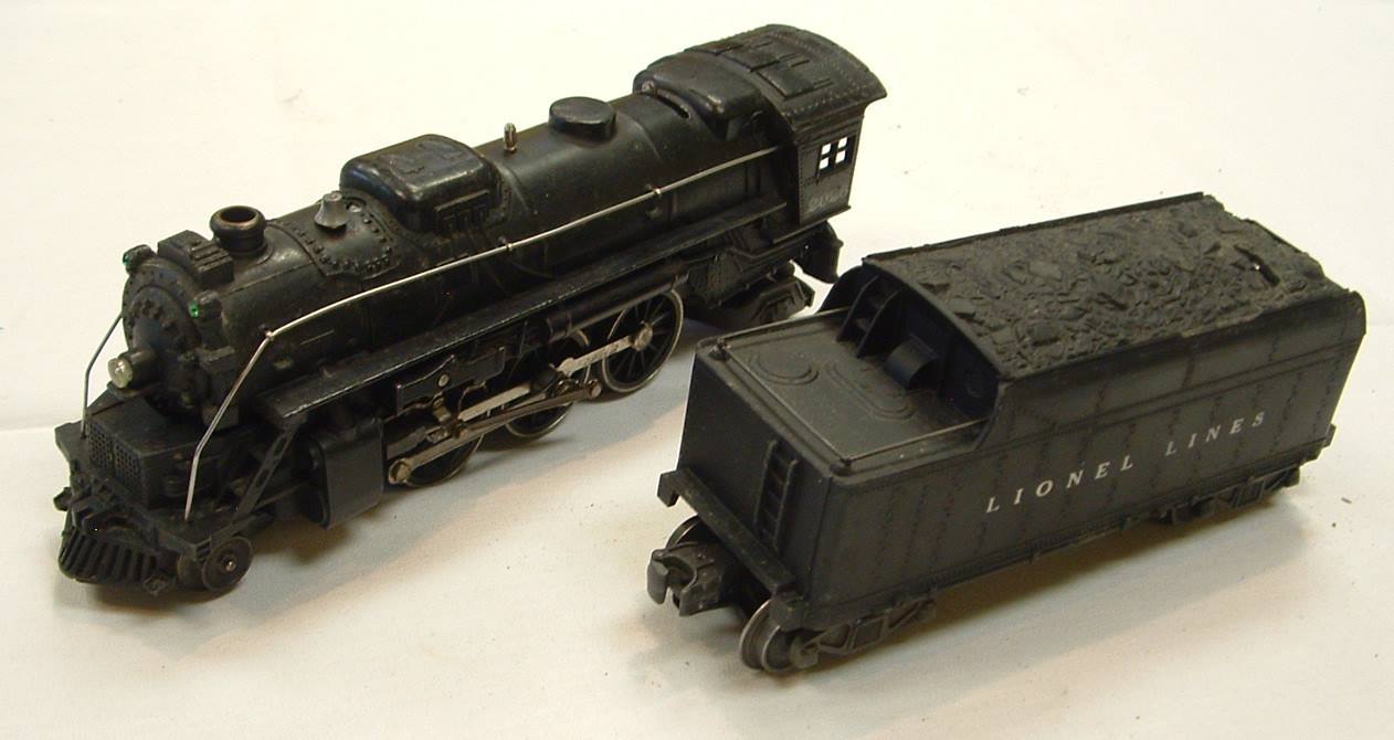 1950s LIONEL 2026 TRAIN STEAM ENGINE AND WHISTLING TENDER GOOD